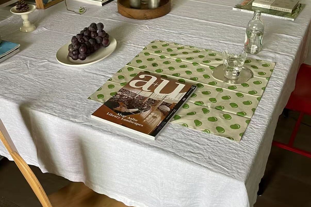 Emergency placemat/tablecloth